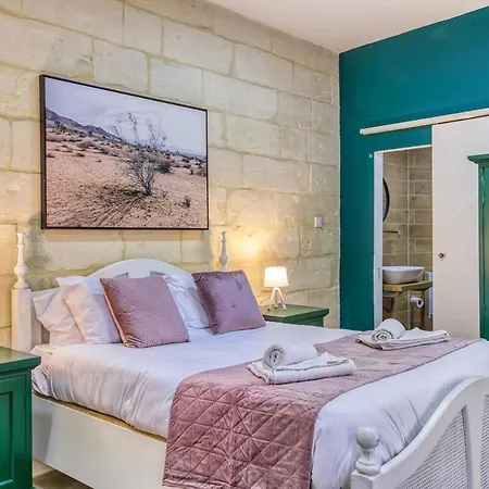 Authentic With Maltese Balcony In Bormla By 360 Estates Apartment Ta' Penza