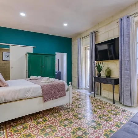 Authentic With Maltese Balcony In Bormla By 360 Estates Ta' Penza