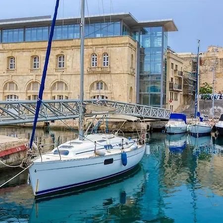 Authentic With Maltese Balcony In Bormla By 360 Estates Ta' Penza