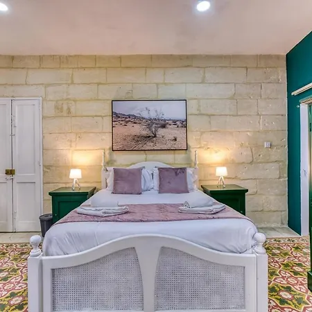 Authentic With Maltese Balcony In Bormla By 360 Estates Apartment