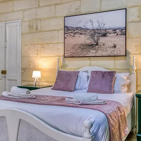 Authentic With Maltese Balcony In Bormla By 360 Estates Ta' Penza