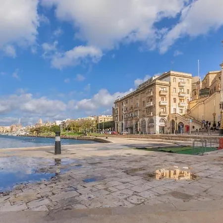 Apartment Authentic With Maltese Balcony In Bormla By 360 Estates Ta' Penza