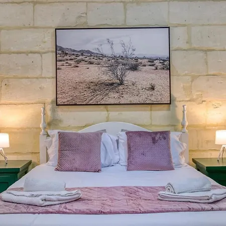 Authentic With Maltese Balcony In Bormla By 360 Estates Apartment