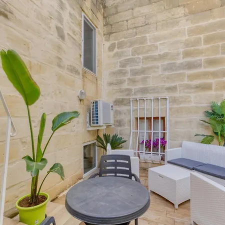Authentic With Maltese Balcony In Bormla By 360 Estates Apartment