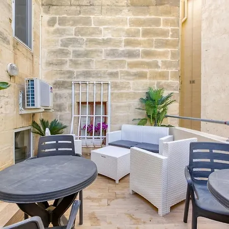Authentic With Maltese Balcony In Bormla By 360 Estates * Ta' Penza