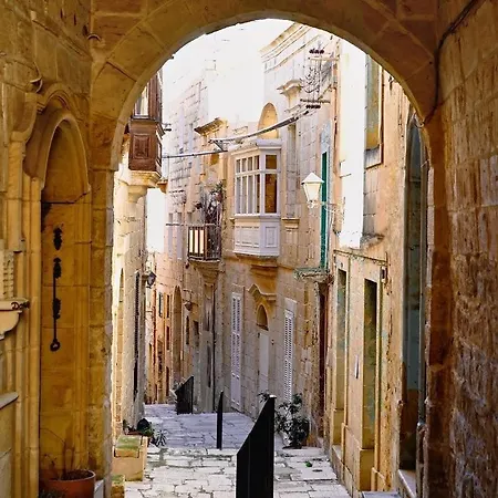 Authentic With Maltese Balcony In Bormla By 360 Estates Apartment *