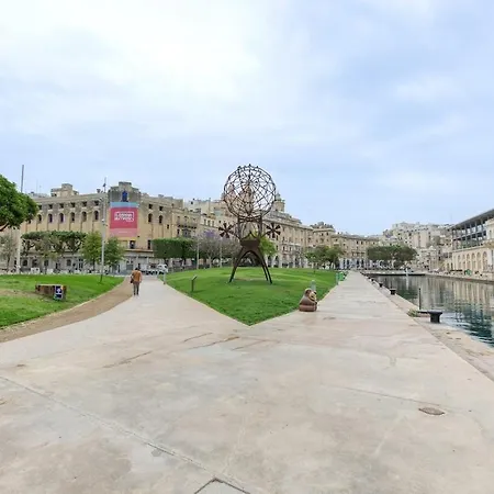 Authentic With Maltese Balcony In Bormla By 360 Estates Apartment *