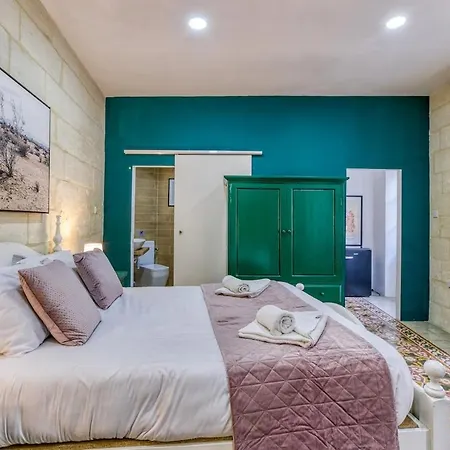 Authentic With Maltese Balcony In Bormla By 360 Estates Apartment