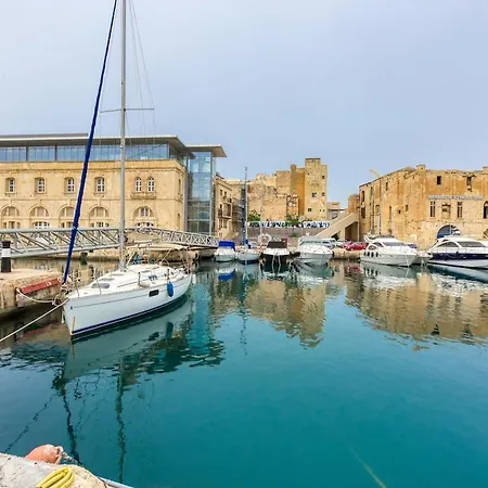 Authentic With Maltese Balcony In Bormla By 360 Estates Apartment Ta' Penza