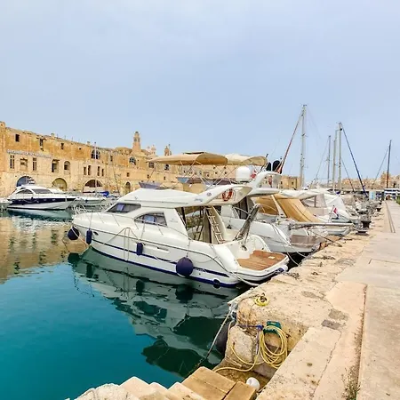 Authentic With Maltese Balcony In Bormla By 360 Estates Apartment