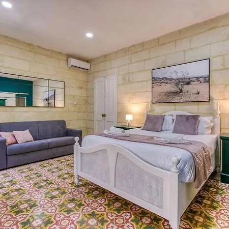 Apartment Authentic With Maltese Balcony In Bormla By 360 Estates