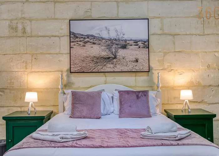 Authentic With Maltese Balcony In Bormla By 360 Estates 아파트