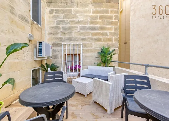 Authentic With Maltese Balcony In Bormla By 360 Estates * Ta' Penza