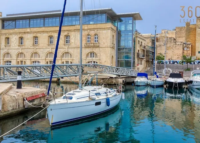 Authentic With Maltese Balcony In Bormla By 360 Estates Ta' Penza