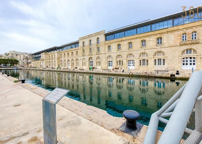 아파트 Authentic With Maltese Balcony In Bormla By 360 Estates *