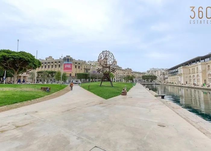 Authentic With Maltese Balcony In Bormla By 360 Estates 아파트 *