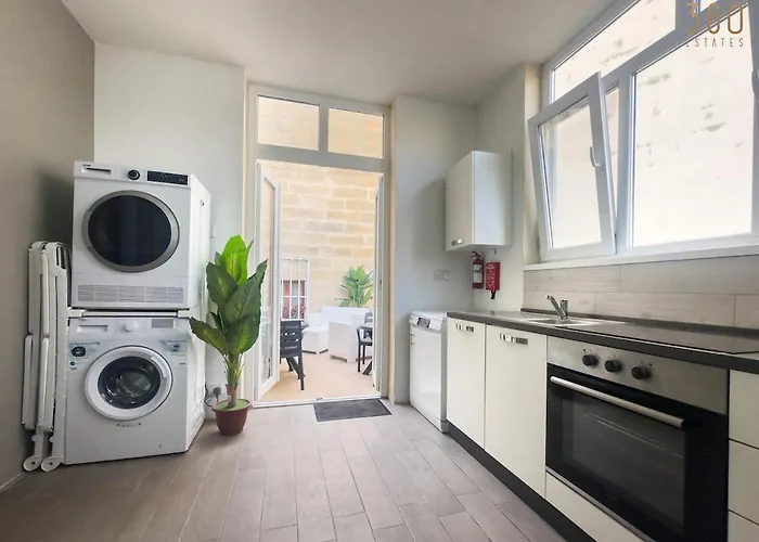 아파트 Authentic With Maltese Balcony In Bormla By 360 Estates *
