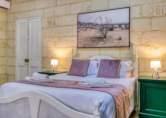 Authentic With Maltese Balcony In Bormla By 360 Estates Ta' Penza