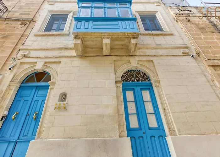 Authentic With Maltese Balcony In Bormla By 360 Estates 아파트